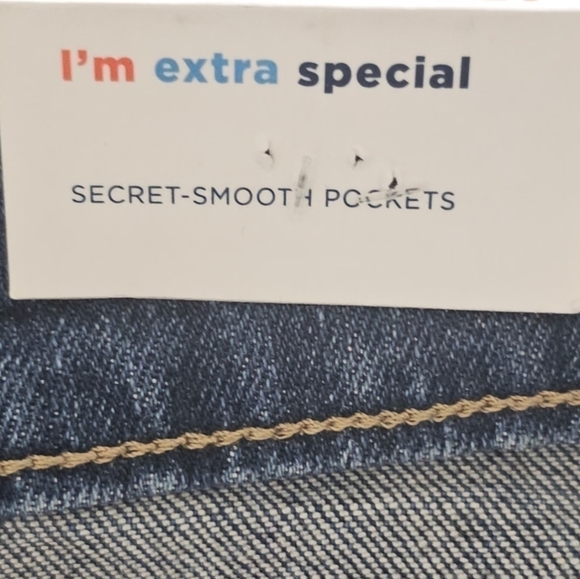 Old Navy High Rise Secret Smooth Pockets Straight Plus Size Button Fly shorts - Picture 8 of 10